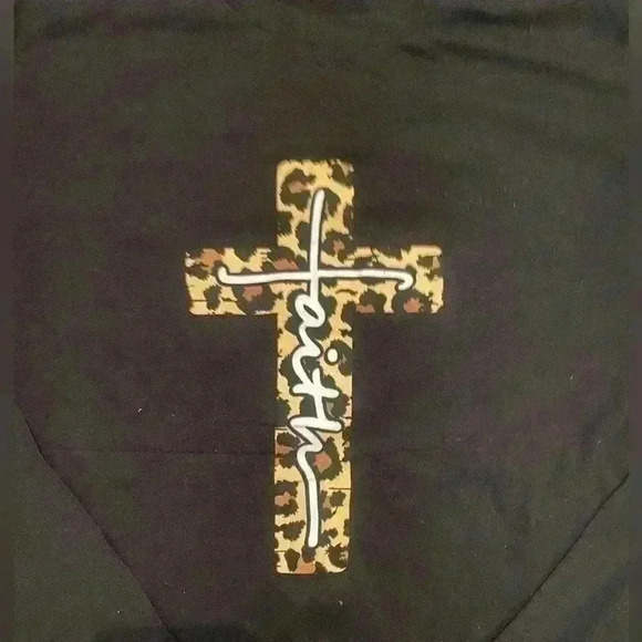 Ladies long sleeve black tshirt with “faith” on it in a cross size small - Picture 2 of 4